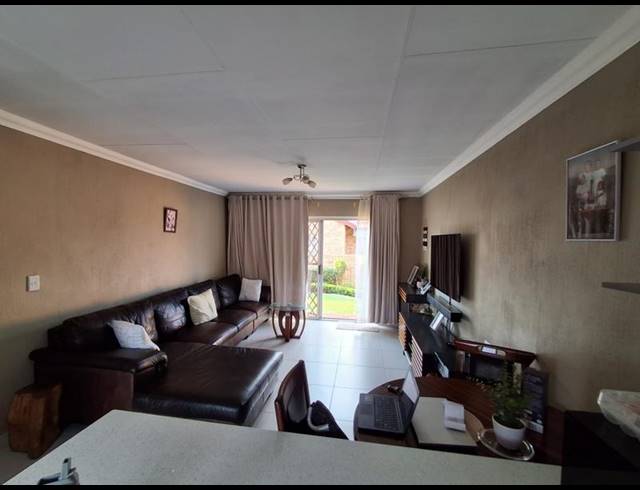 3 BEDROOM HOUSE FOR SALE IN HEUWELSIG ESTATE